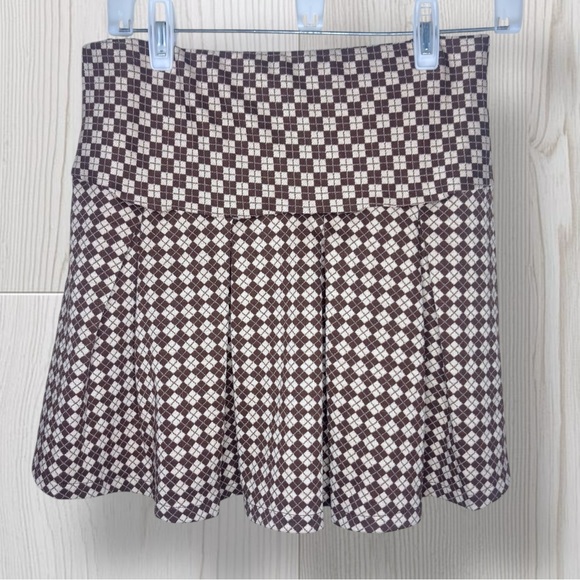 URBAN ROMANTICS Women’s Plaid Mini Skirt - Picture 3 of 7